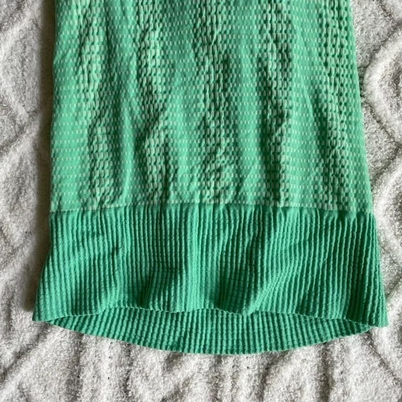 Athleta Mind Over Matter Pixel Tank XS Lily Pad Green Built In Bra Athletic Top - Picture 3 of 13